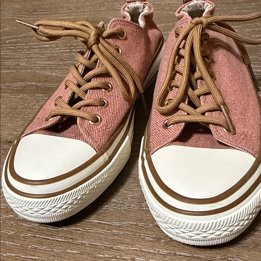 Very G Driana Sneakers in the rust/pinkish-red color  Size 7-1/2